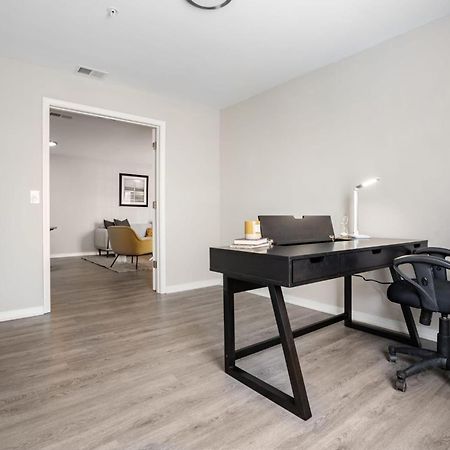 One Bedroom Apartment Near Downtown 롤리 외부 사진