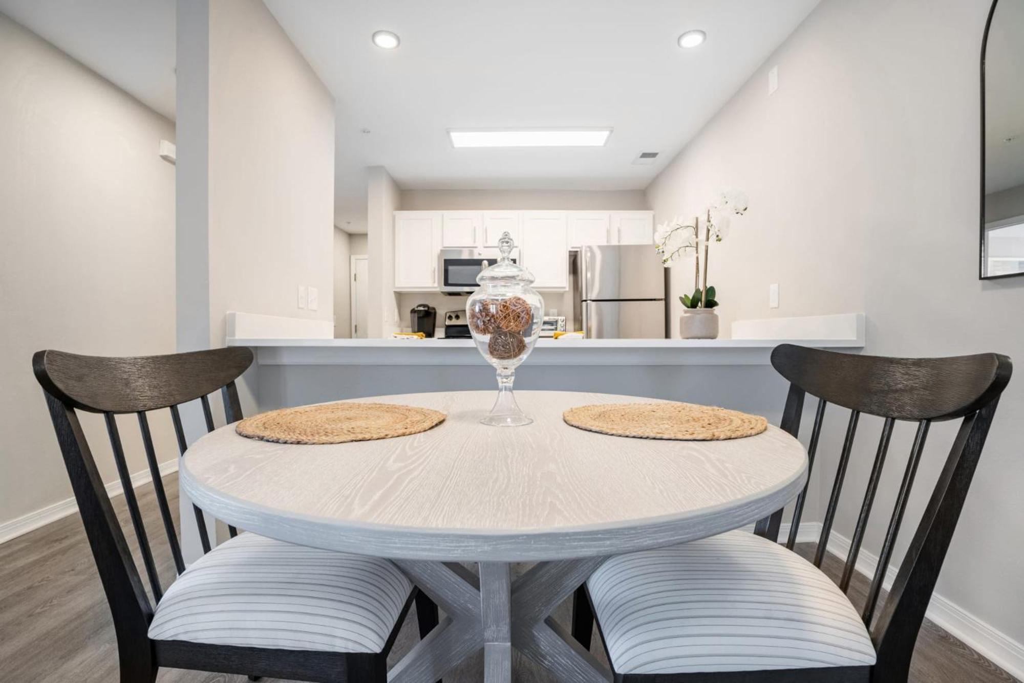 One Bedroom Apartment Near Downtown 롤리 외부 사진