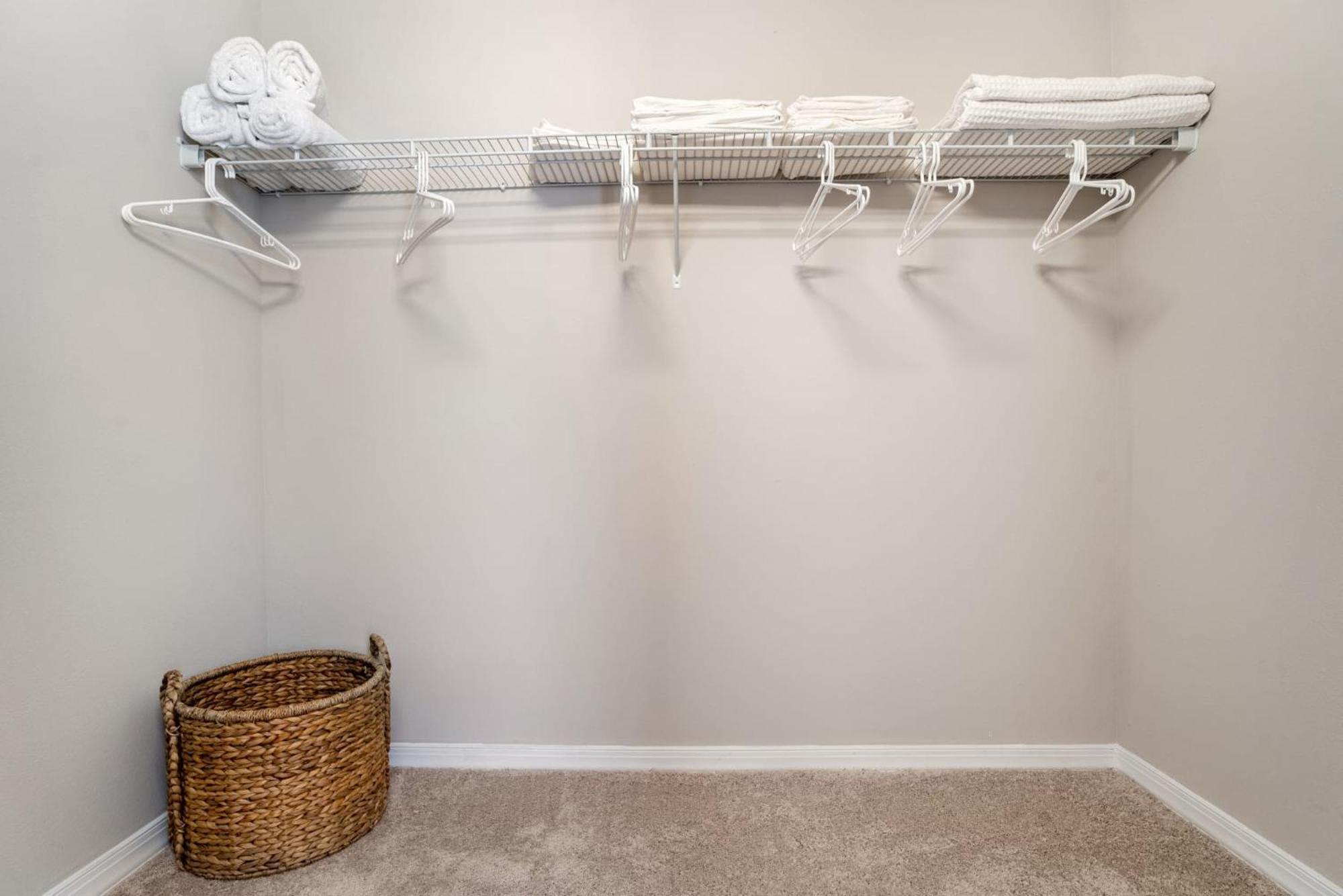 One Bedroom Apartment Near Downtown 롤리 외부 사진
