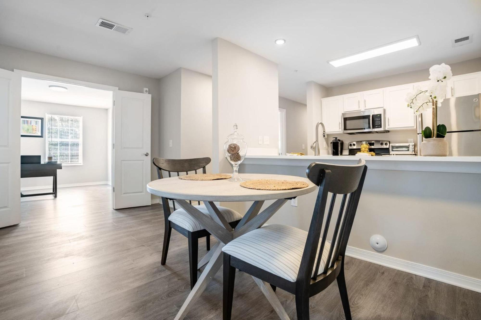 One Bedroom Apartment Near Downtown 롤리 외부 사진